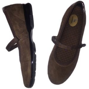Aetrex brown 6.5 Mary Janes shoes